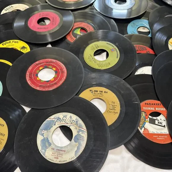 Lot of 100 Vintage 7" Vinyl Records 45 RPM Singles Crafts Decor Projects - Picture 3 of 9